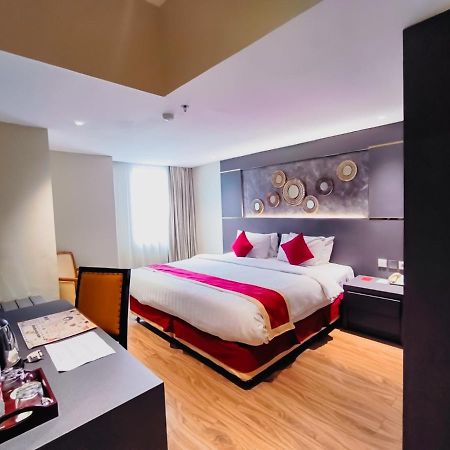 Hermes Palace Hotel Медан Экстерьер фото