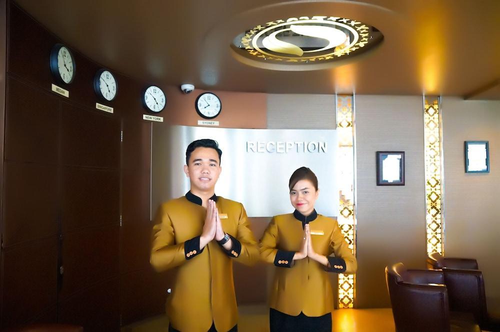 Hermes Palace Hotel Медан Экстерьер фото