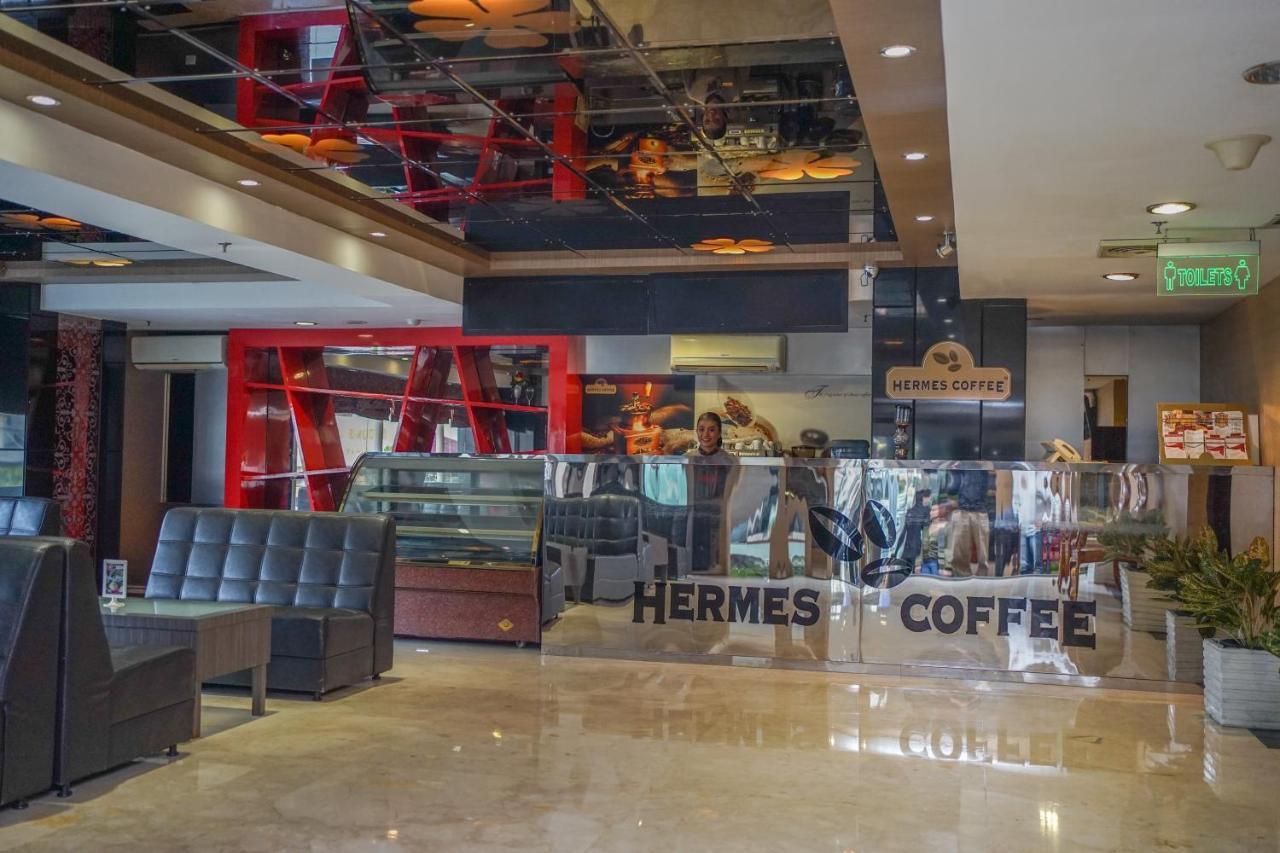 Hermes Palace Hotel Медан Экстерьер фото