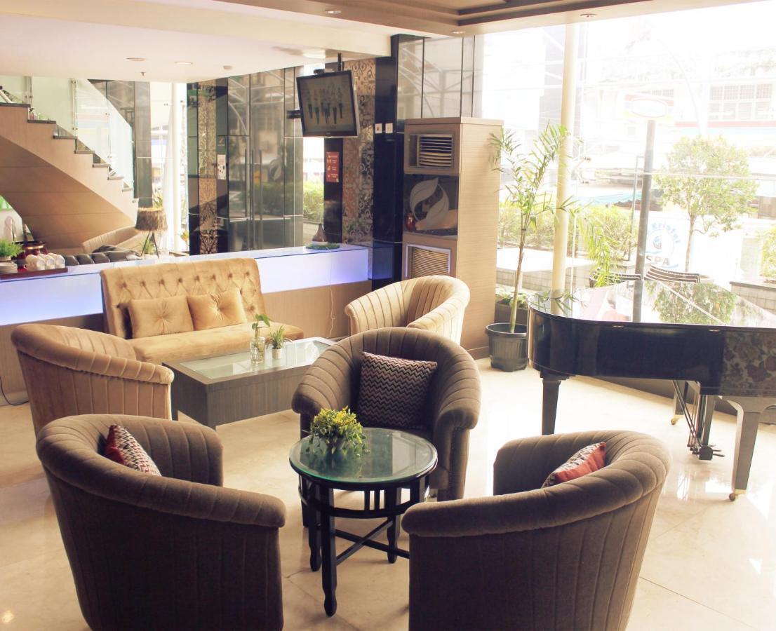 Hermes Palace Hotel Медан Экстерьер фото