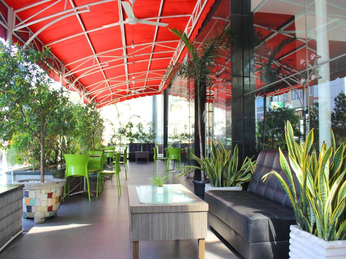 Hermes Palace Hotel Медан Экстерьер фото