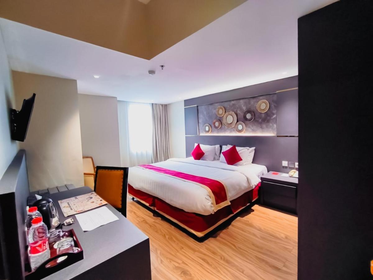 Hermes Palace Hotel Медан Экстерьер фото