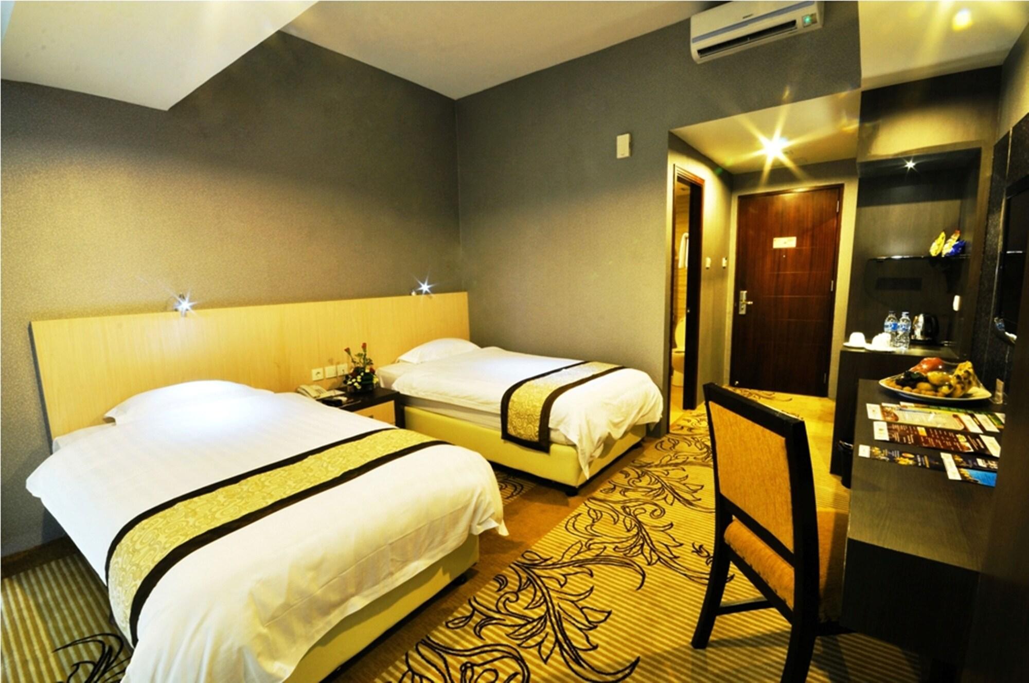 Hermes Palace Hotel Медан Экстерьер фото