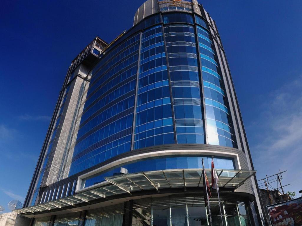 Hermes Palace Hotel Медан Экстерьер фото