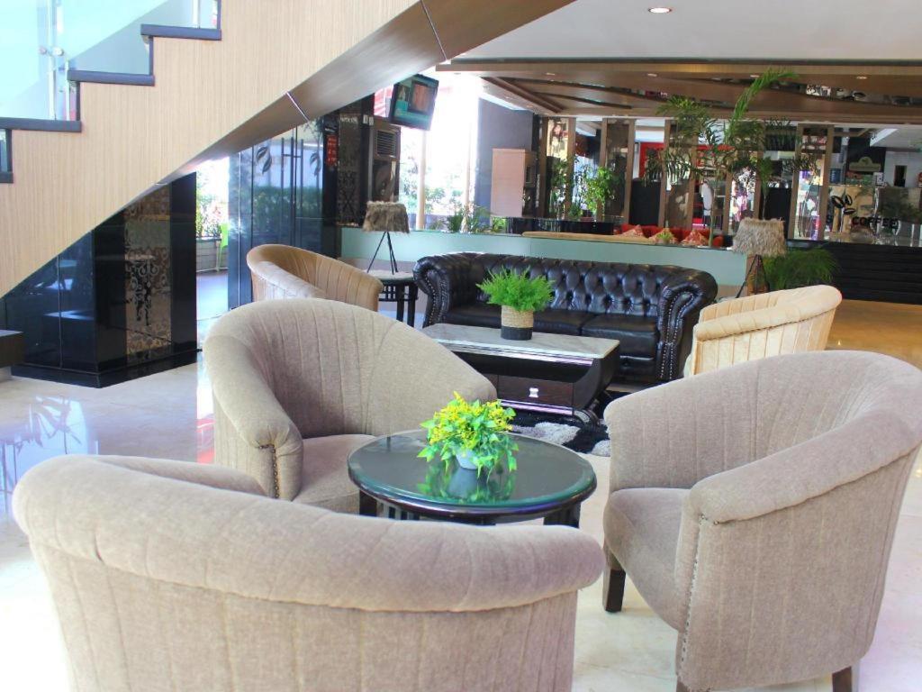 Hermes Palace Hotel Медан Экстерьер фото