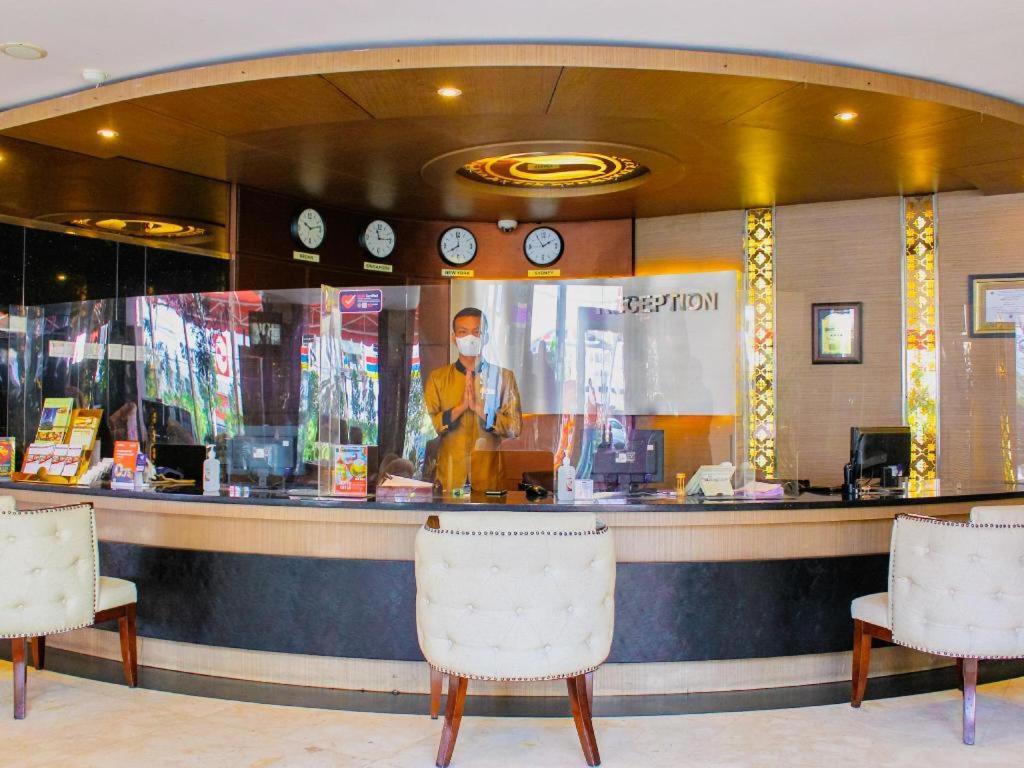 Hermes Palace Hotel Медан Экстерьер фото