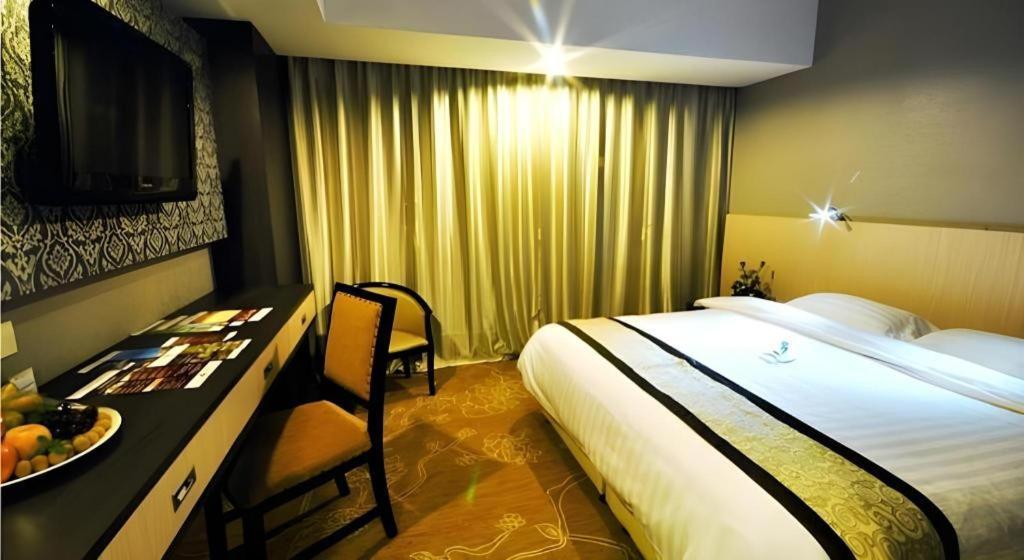 Hermes Palace Hotel Медан Экстерьер фото