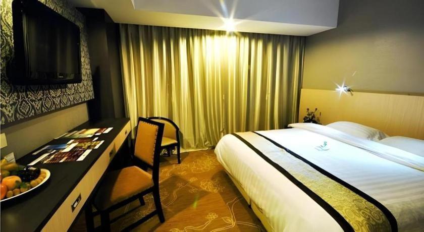 Hermes Palace Hotel Медан Экстерьер фото