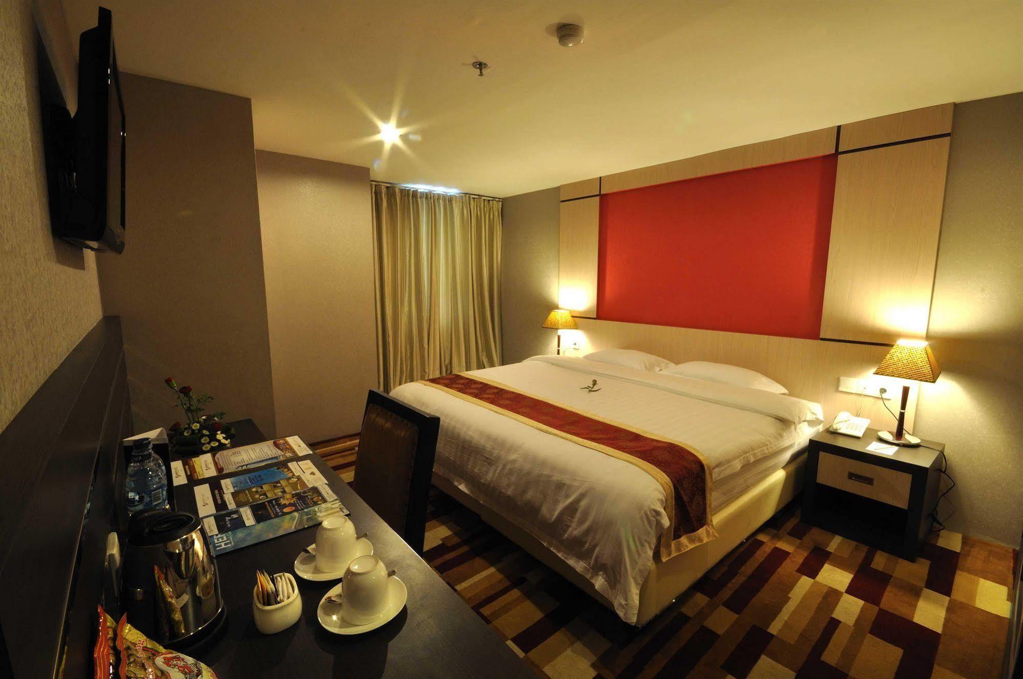 Hermes Palace Hotel Медан Экстерьер фото